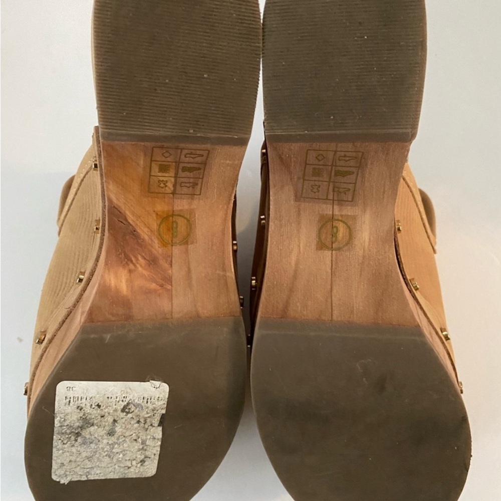 DV by DOLCE VITA Closen Nubuck Camel Studded Wooden Heel Clogs Size 8 GUC - Picture 6 of 6